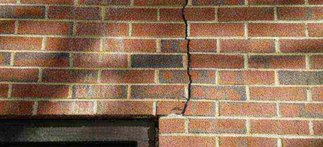 Как и чем можно укрепить фундамент, если пошла трещина на стене